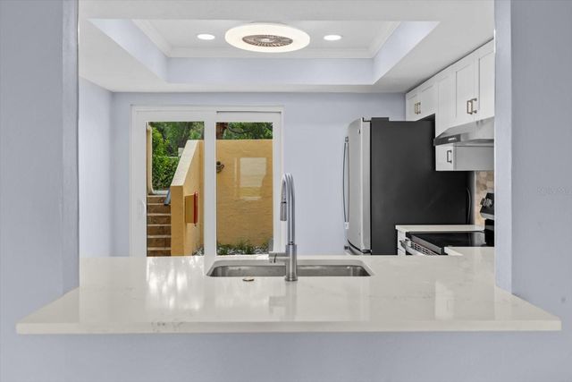7530 SUNSHINE SKYWAY LANE S T30, St Petersburg, FL 33711