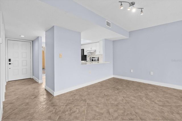 7530 SUNSHINE SKYWAY LANE S T30, St Petersburg, FL 33711