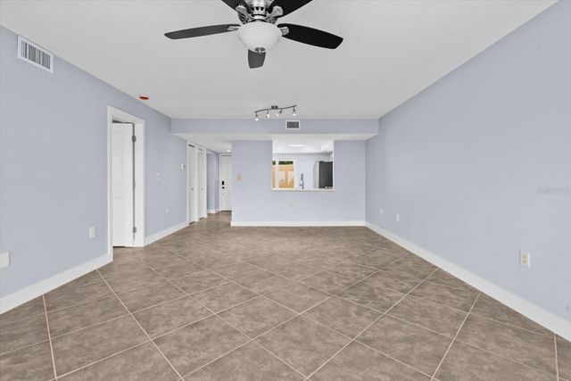 7530 SUNSHINE SKYWAY LANE S T30, St Petersburg, FL 33711