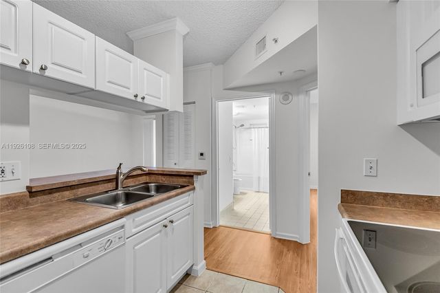 17150 N Bay Rd 2301, Sunny Isles Beach, FL 33160