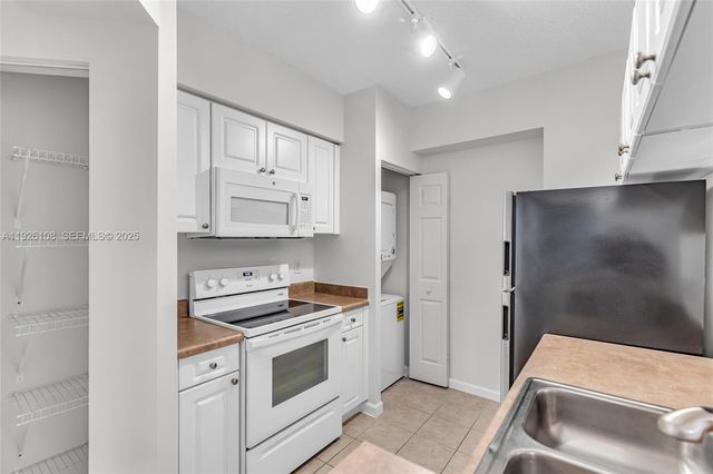 17150 N Bay Rd 2301, Sunny Isles Beach, FL 33160