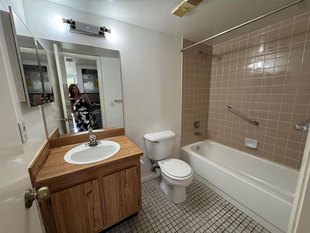 10304 Sunrise Lakes Blvd 312, Sunrise, FL 33322