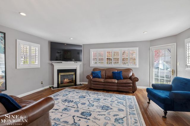 258 Merriweather Road, Grosse Pointe Farms, MI 48236