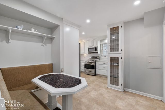 258 Merriweather Road, Grosse Pointe Farms, MI 48236