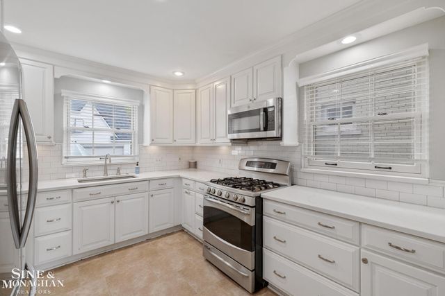 258 Merriweather Road, Grosse Pointe Farms, MI 48236