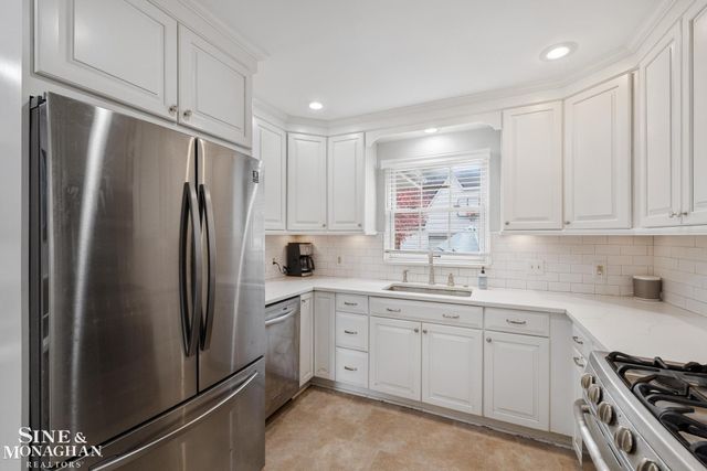 258 Merriweather Road, Grosse Pointe Farms, MI 48236