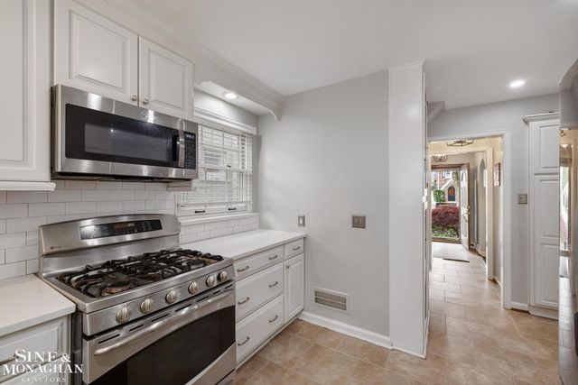 258 Merriweather Road, Grosse Pointe Farms, MI 48236