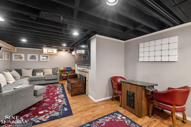 258 Merriweather Road, Grosse Pointe Farms, MI 48236