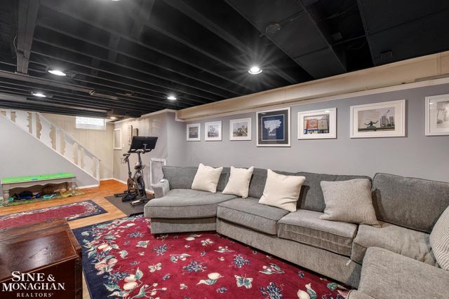 258 Merriweather Road, Grosse Pointe Farms, MI 48236