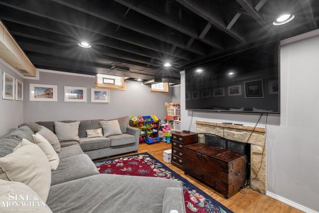 258 Merriweather Road, Grosse Pointe Farms, MI 48236