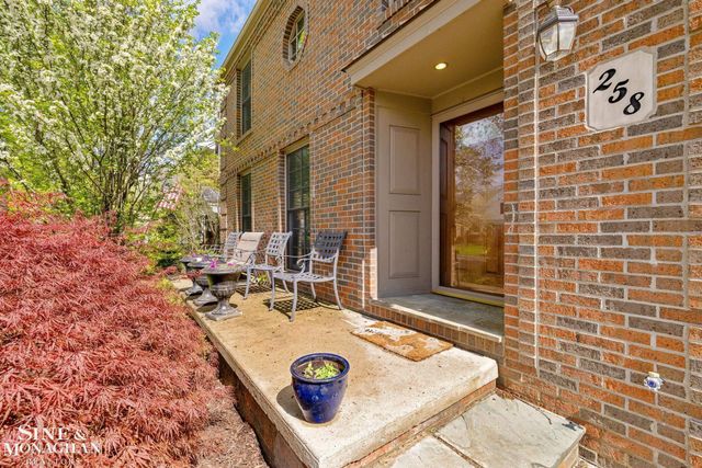 258 Merriweather Road, Grosse Pointe Farms, MI 48236