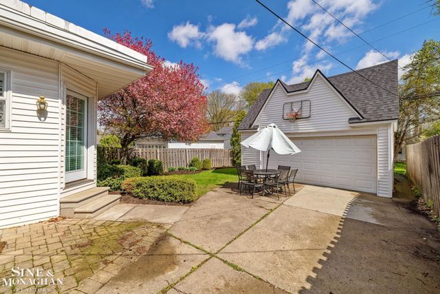 258 Merriweather Road, Grosse Pointe Farms, MI 48236