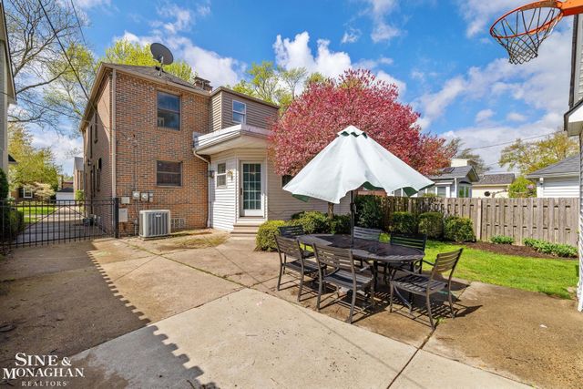 258 Merriweather Road, Grosse Pointe Farms, MI 48236