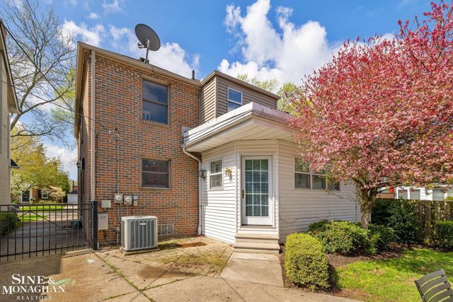 258 Merriweather Road, Grosse Pointe Farms, MI 48236