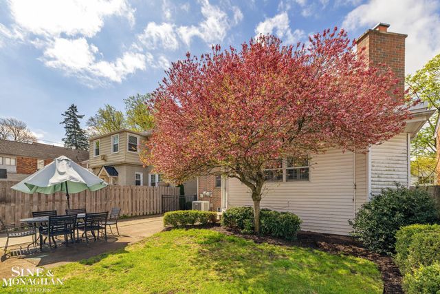 258 Merriweather Road, Grosse Pointe Farms, MI 48236