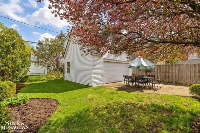 258 Merriweather Road, Grosse Pointe Farms, MI 48236