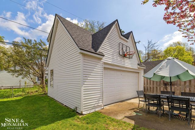 258 Merriweather Road, Grosse Pointe Farms, MI 48236