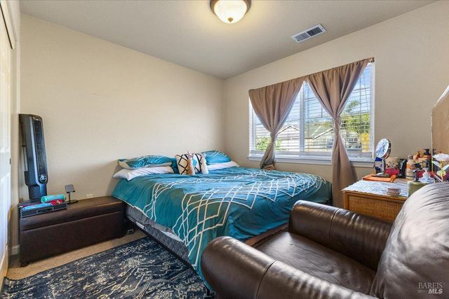 2310 Iroquois St, Santa Rosa, CA 95403