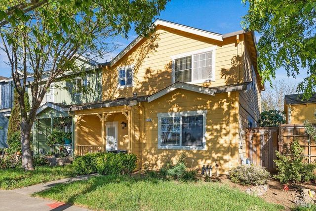 2310 Iroquois St, Santa Rosa, CA 95403