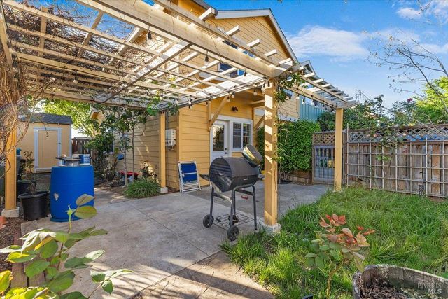 2310 Iroquois St, Santa Rosa, CA 95403