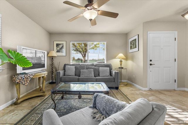 2310 Iroquois St, Santa Rosa, CA 95403