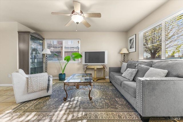 2310 Iroquois St, Santa Rosa, CA 95403