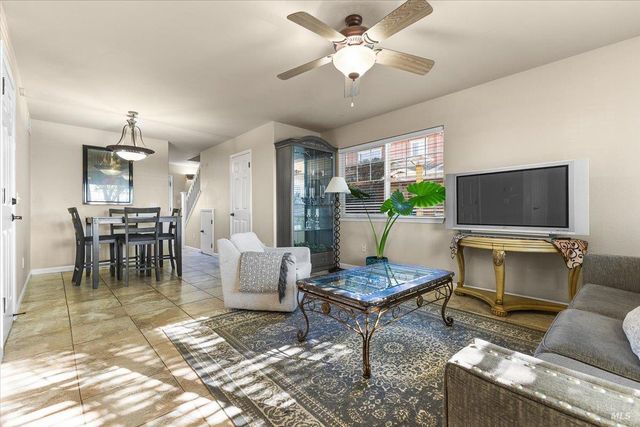 2310 Iroquois St, Santa Rosa, CA 95403