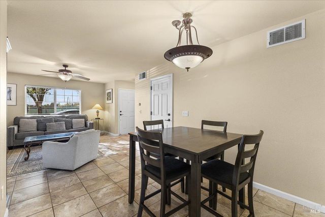 2310 Iroquois St, Santa Rosa, CA 95403