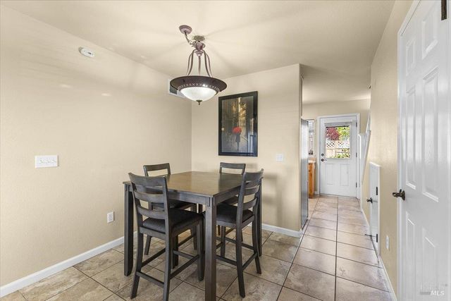 2310 Iroquois St, Santa Rosa, CA 95403