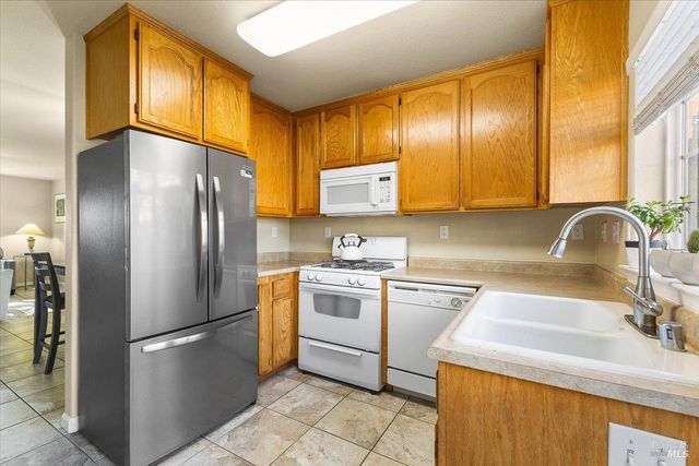 2310 Iroquois St, Santa Rosa, CA 95403