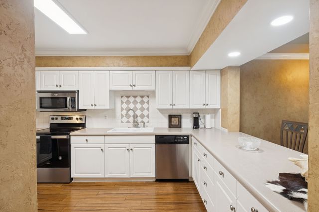 2133 Lakeshore Dr, Old Hickory, TN 37138