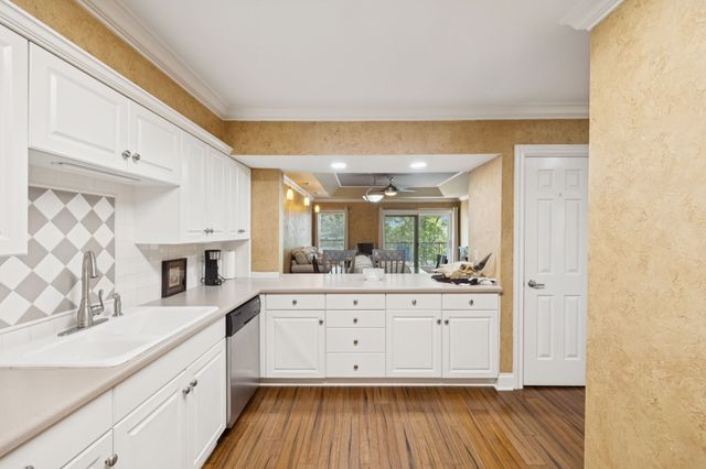 2133 Lakeshore Dr, Old Hickory, TN 37138