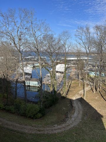 2133 Lakeshore Dr, Old Hickory, TN 37138