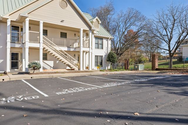 2133 Lakeshore Dr, Old Hickory, TN 37138