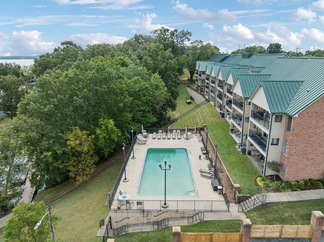 2133 Lakeshore Dr, Old Hickory, TN 37138