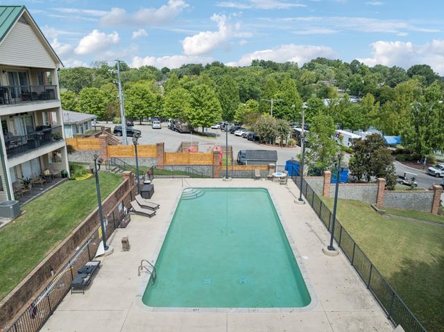 2133 Lakeshore Dr, Old Hickory, TN 37138