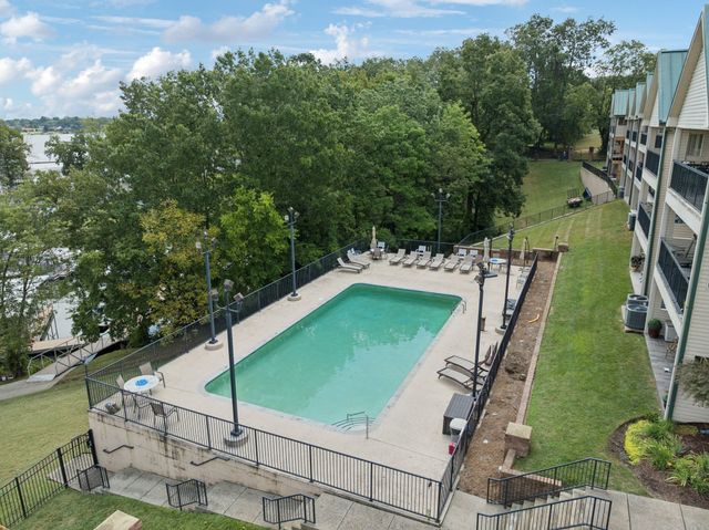 2133 Lakeshore Dr, Old Hickory, TN 37138