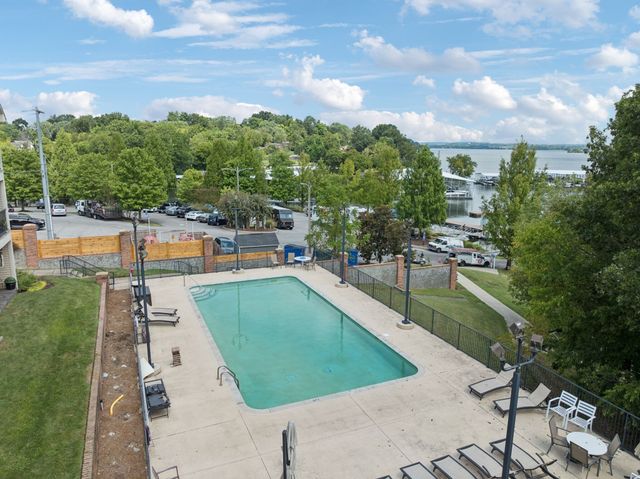 2133 Lakeshore Dr, Old Hickory, TN 37138