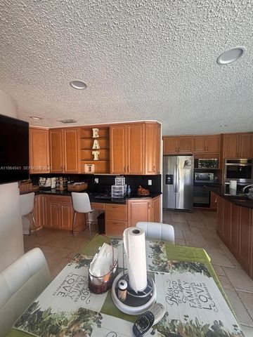 4220 NE 27th Avenue, Lighthouse Point, FL 33064