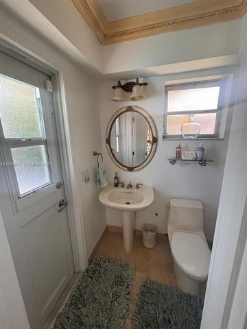 4220 NE 27th Avenue, Lighthouse Point, FL 33064