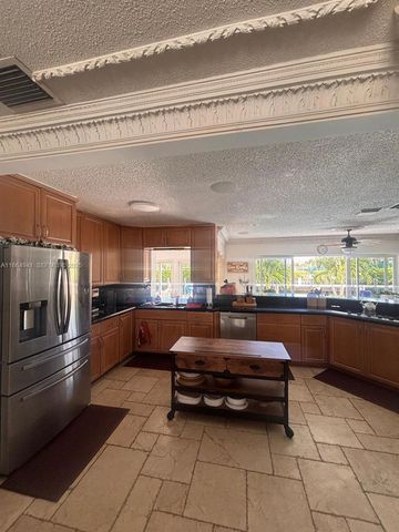 4220 NE 27th Avenue, Lighthouse Point, FL 33064