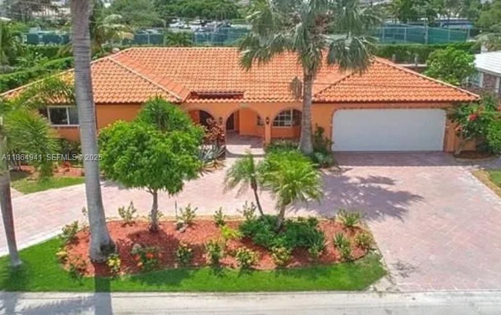 4220 NE 27th Avenue, Lighthouse Point, FL 33064