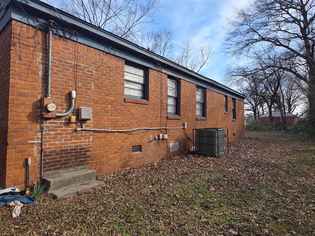 1593 E HOLMES RD, Memphis, TN 38116