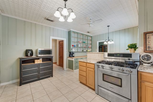 233 E High Street, Wills Point, TX 75169