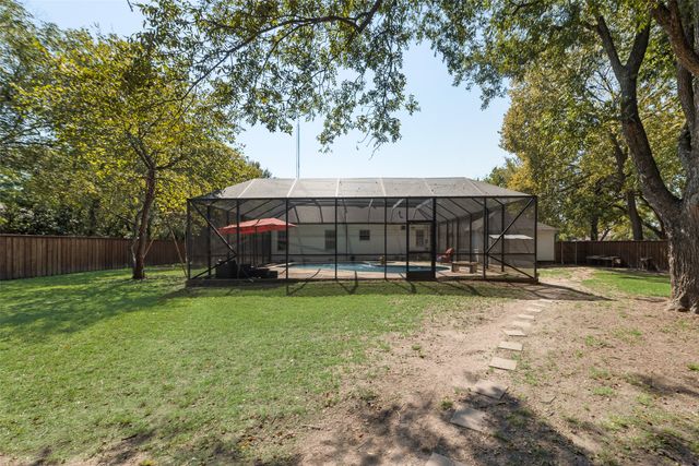 233 E High Street, Wills Point, TX 75169