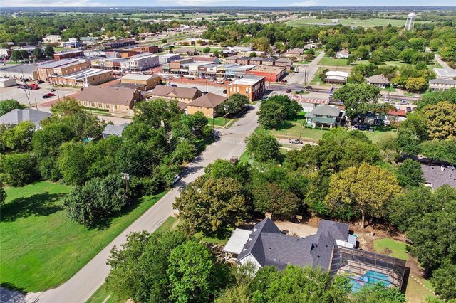 233 E High Street, Wills Point, TX 75169