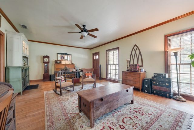 233 E High Street, Wills Point, TX 75169