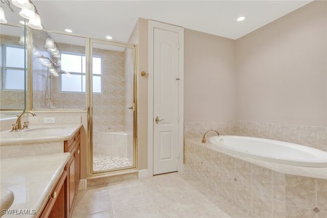 517 Avellino Isles CIR 101, Naples, FL 34119