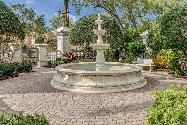 517 Avellino Isles CIR 101, Naples, FL 34119