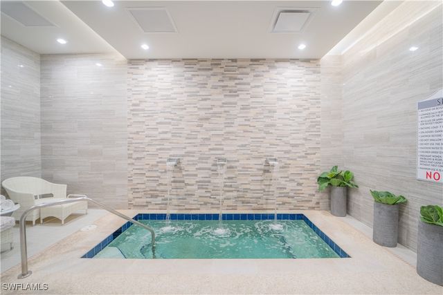 517 Avellino Isles CIR 101, Naples, FL 34119